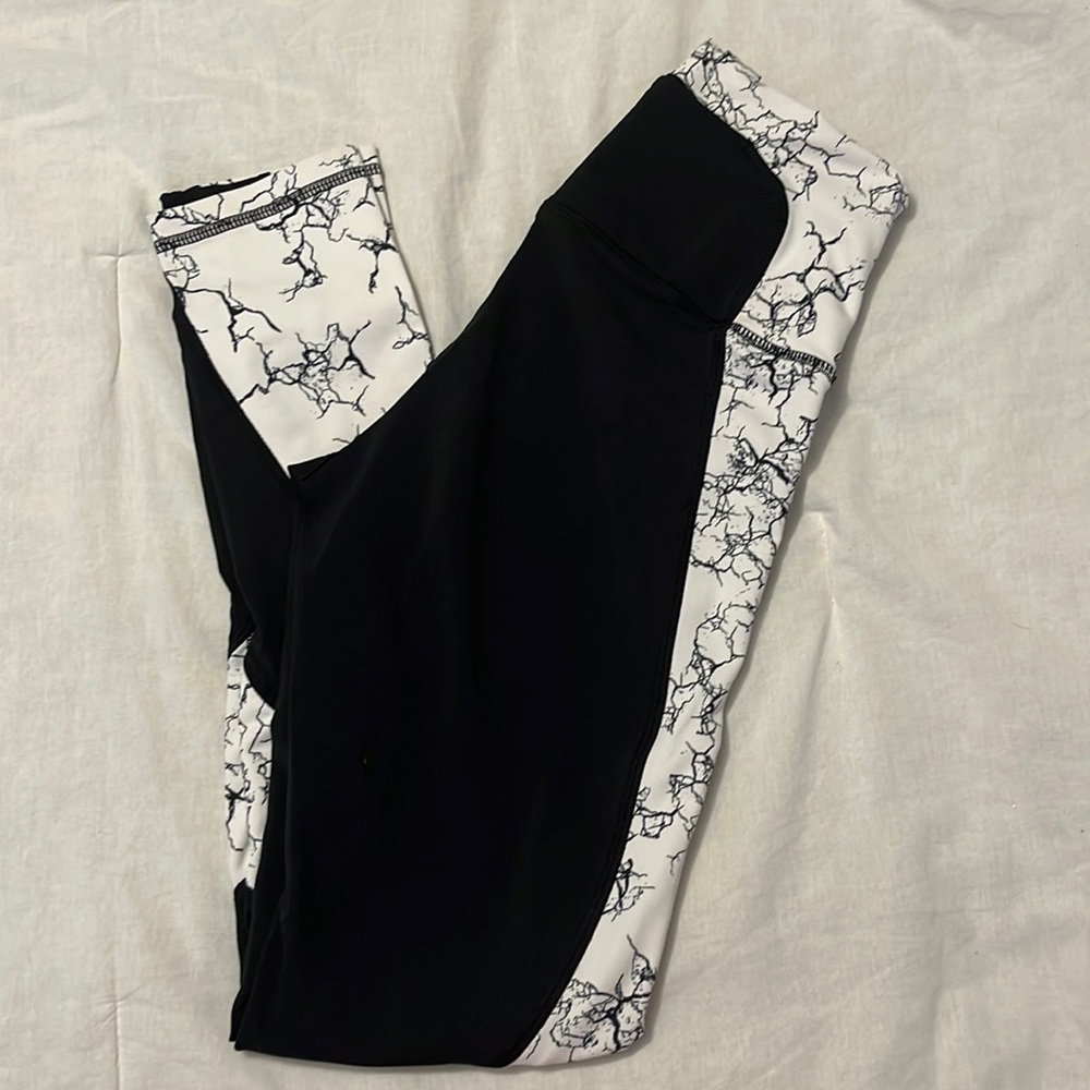 Black and white marble DYI leggings size small
